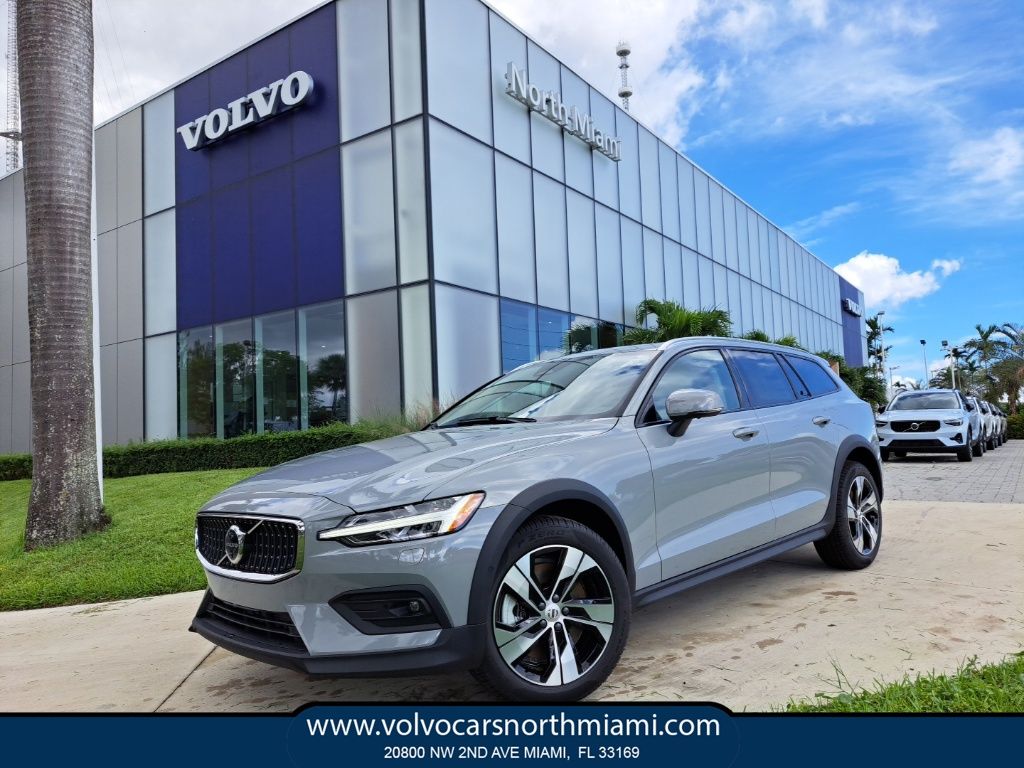 2026 Volvo V60 Cross Country Plus
