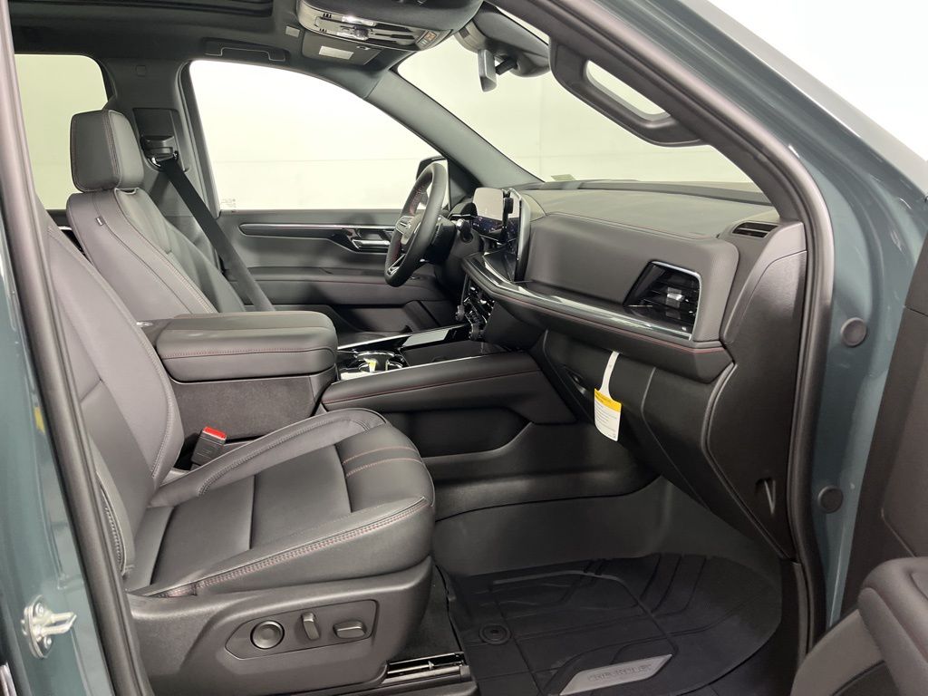 2025 Chevrolet Suburban RST 8