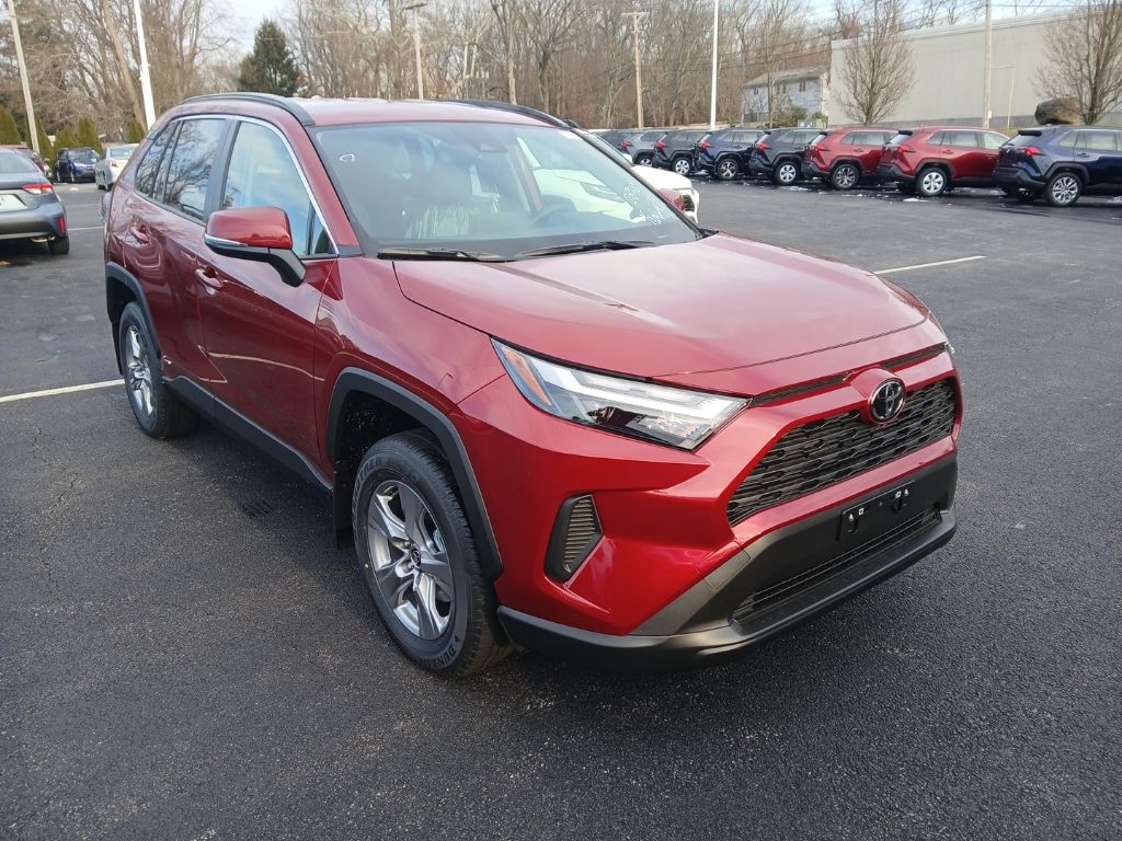 2025 Toyota RAV4 LE's photo