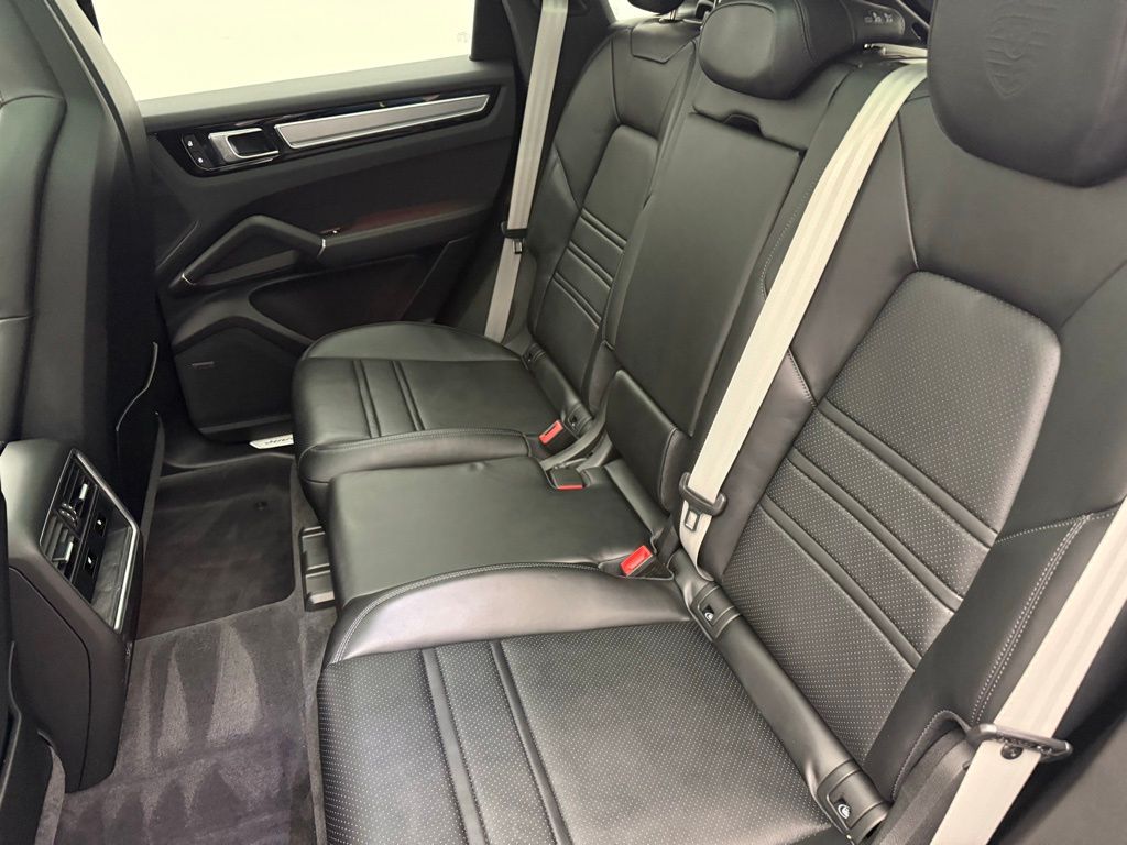 Thumbnail: 2023 Porsche Cayenne - 19