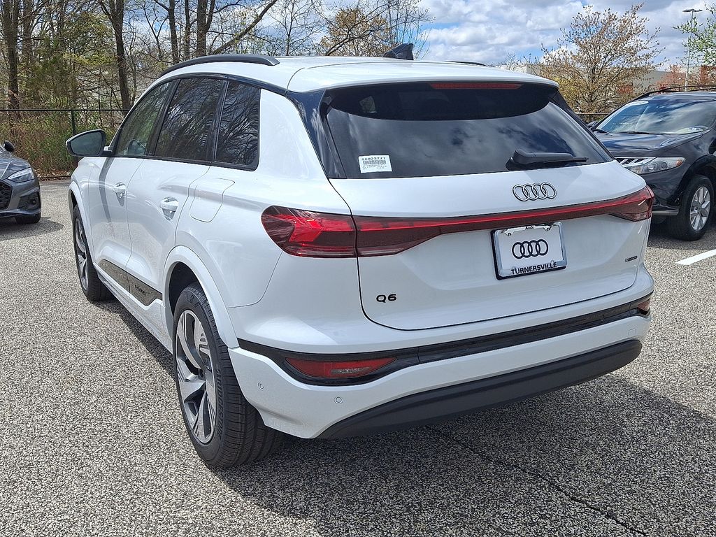 2025 Audi e-tron Premium 3