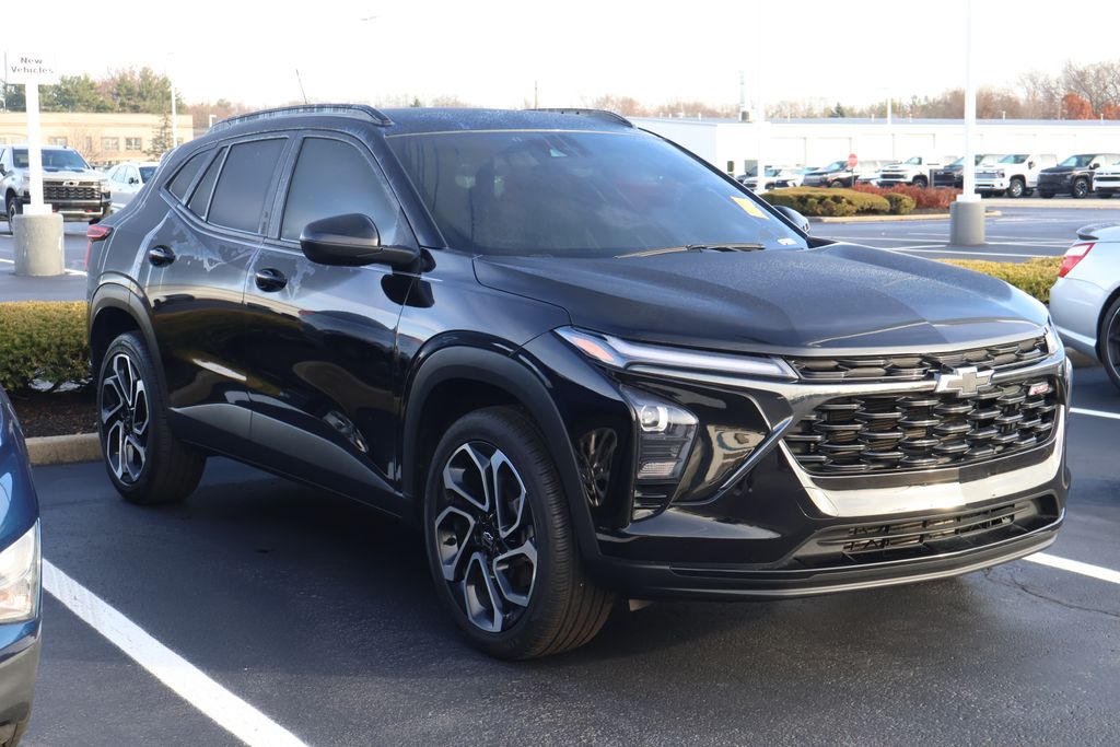 Thumbnail: 2024 Chevrolet Trax - 3