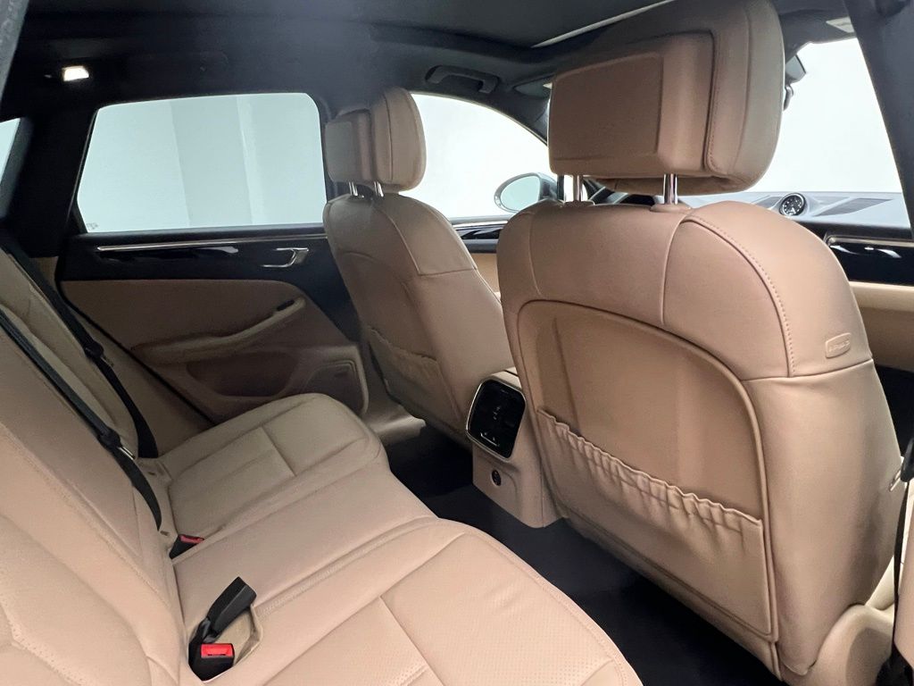 Thumbnail: 2026 Porsche Macan - 14