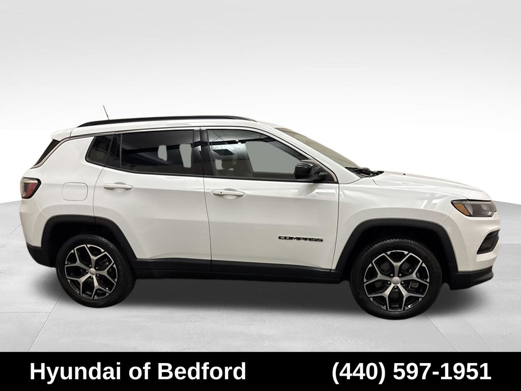 2024 Jeep Compass Latitude - Image 4
