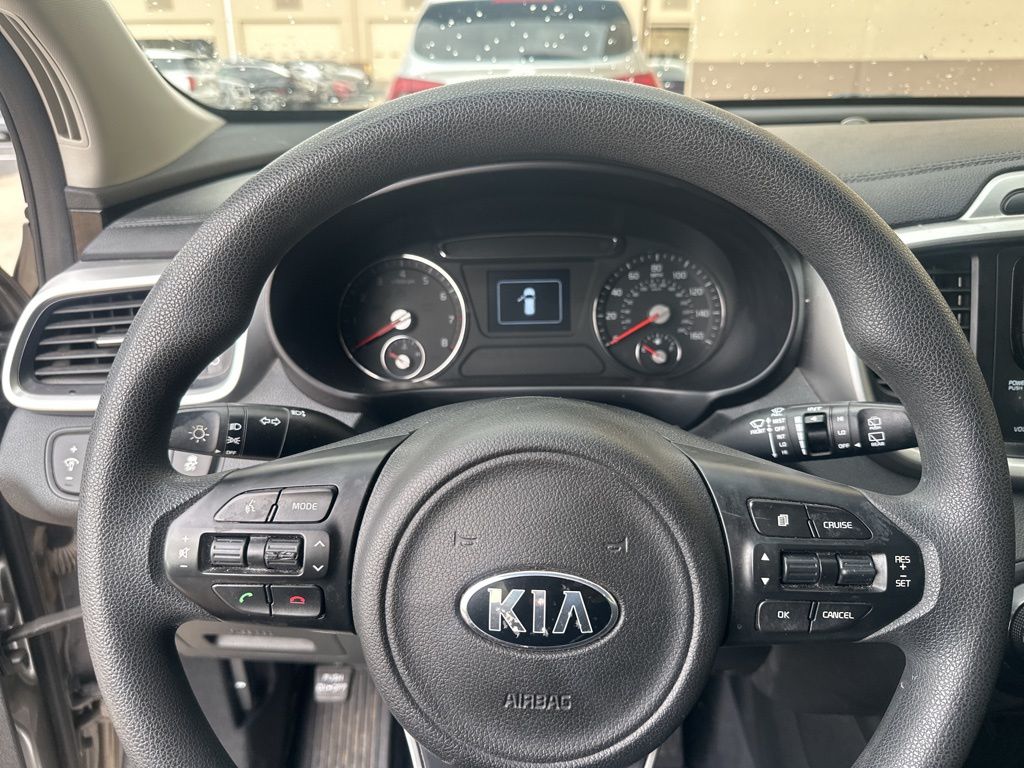 Thumbnail: 2017 Kia Sorento - 11