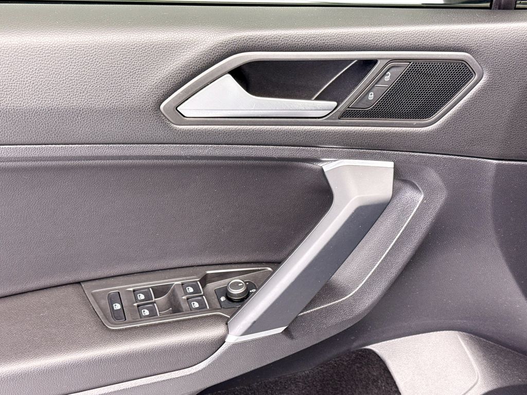 Thumbnail: 2020 Volkswagen Tiguan - 21