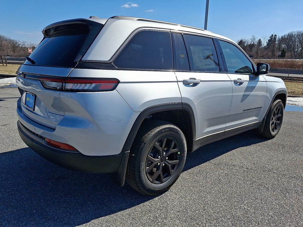2026 Jeep Grand Cherokee — photo 4