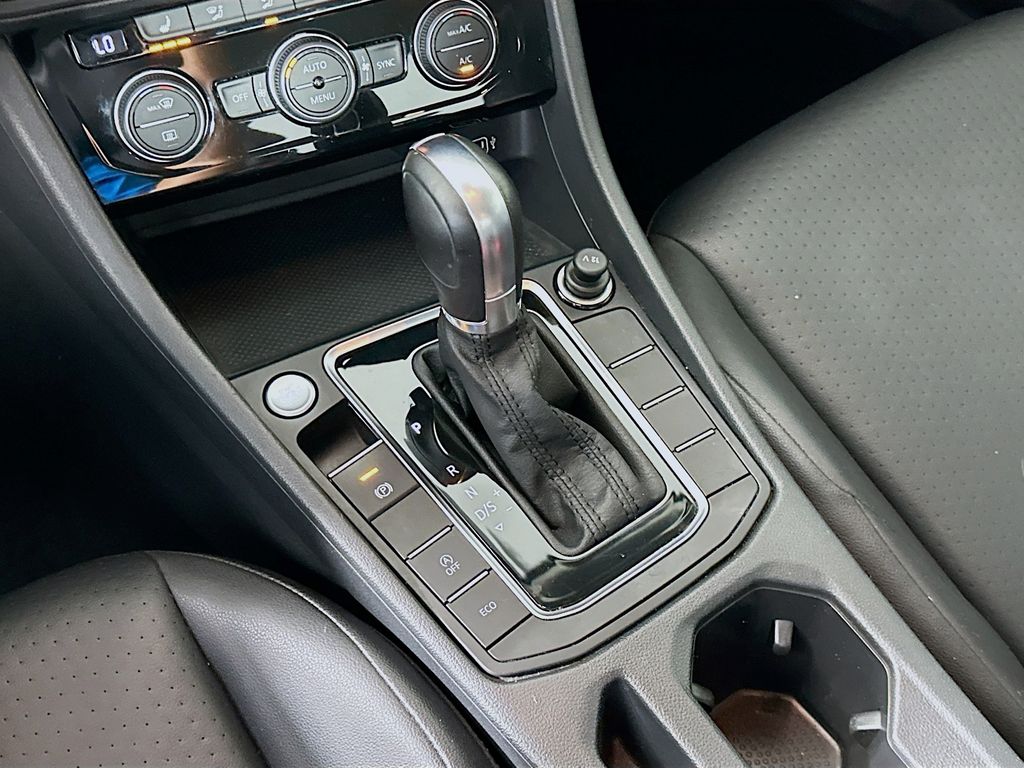 Thumbnail: 2019 Volkswagen Jetta - 16