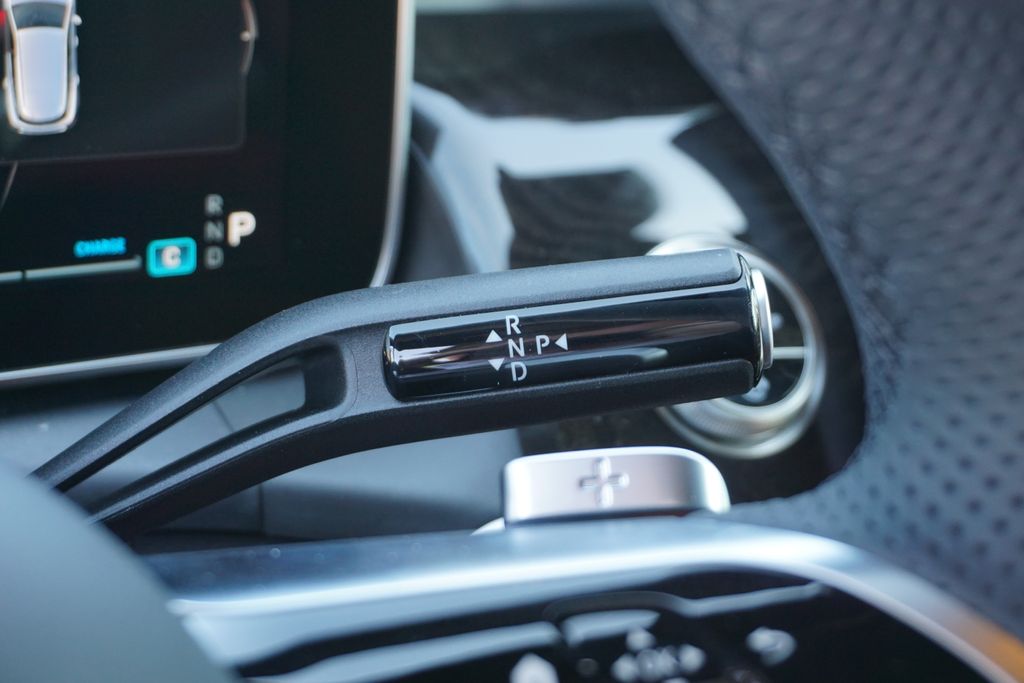 2025 Mercedes-Benz GLC 300 29