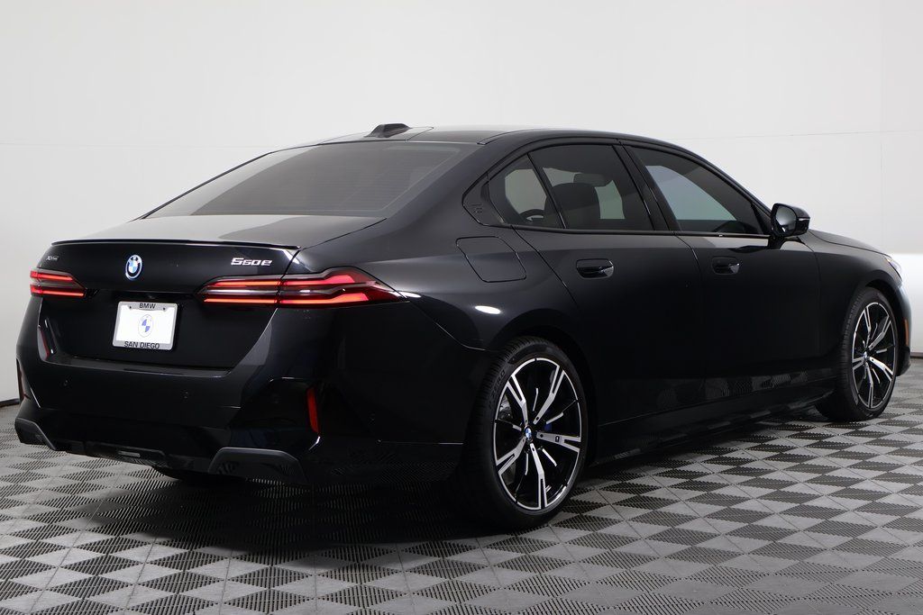 Thumbnail: 2027 BMW 5 Series - 2
