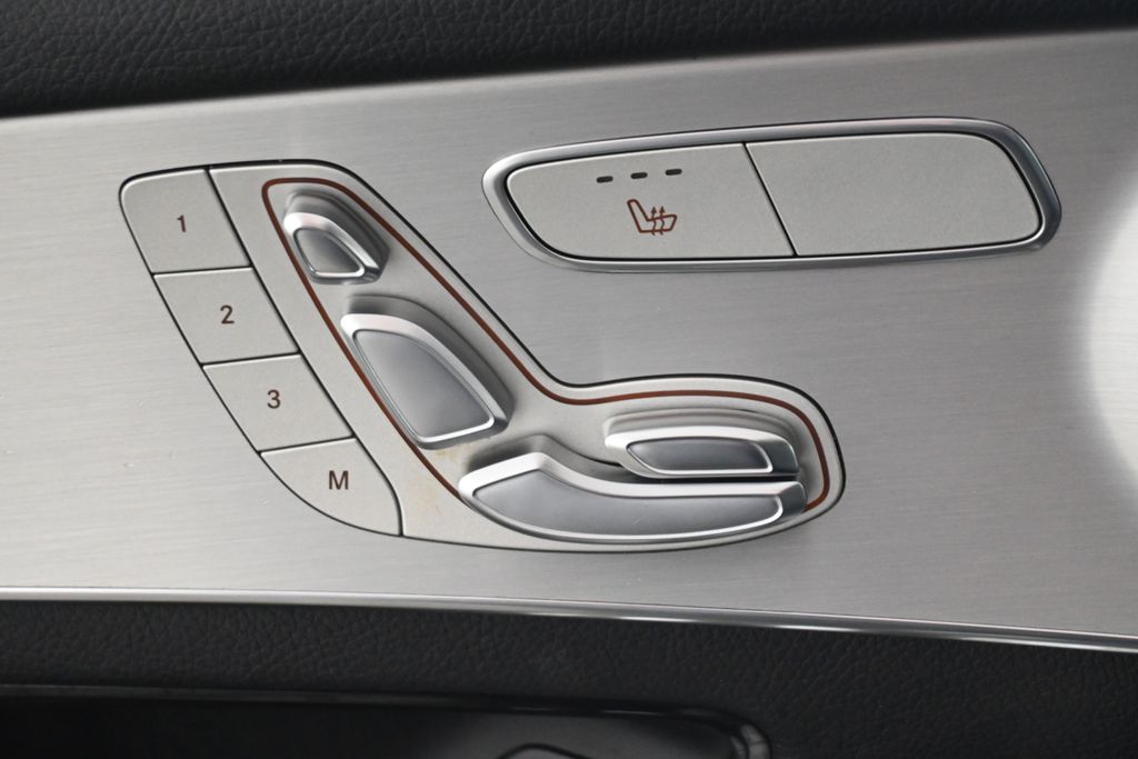 Thumbnail: 2019 Mercedes-Benz GLC - 28