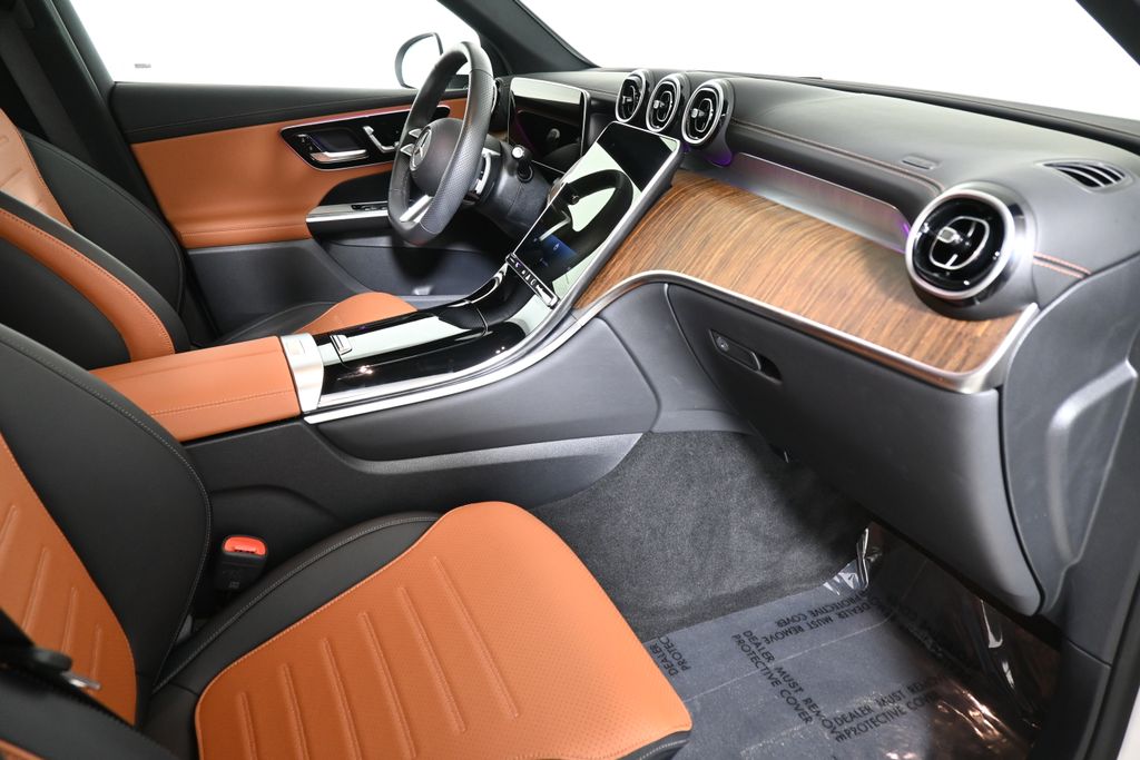 Thumbnail: 2025 Mercedes-Benz GLC - 25