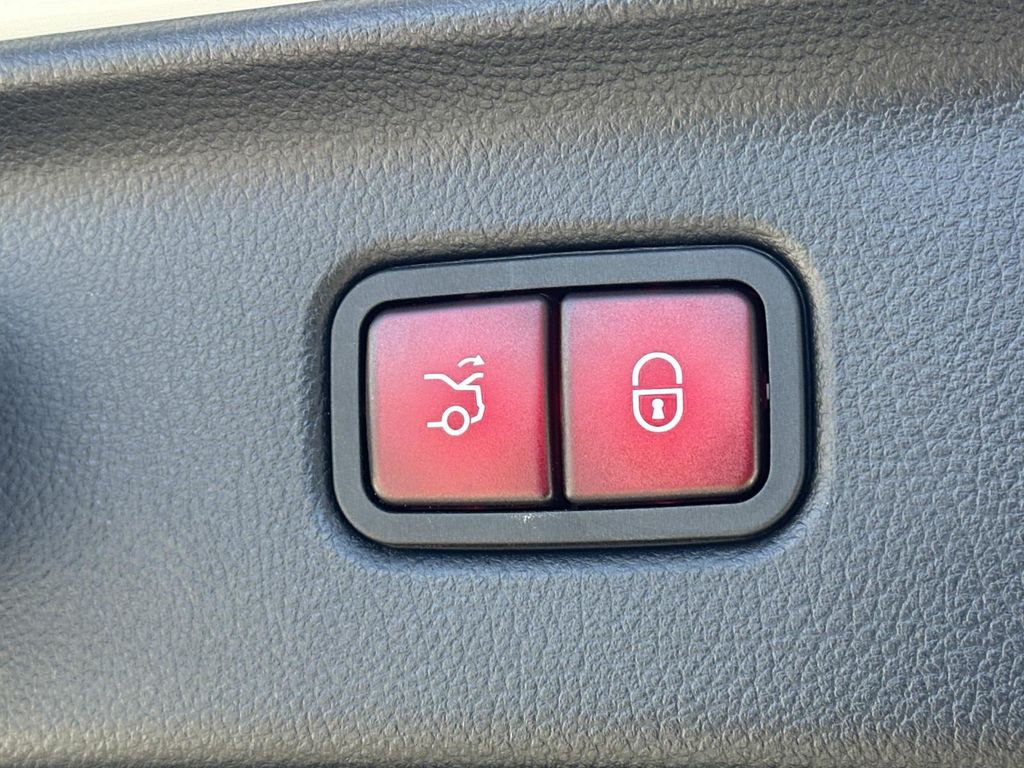 Thumbnail: 2022 Mercedes-Benz S-Class - 25