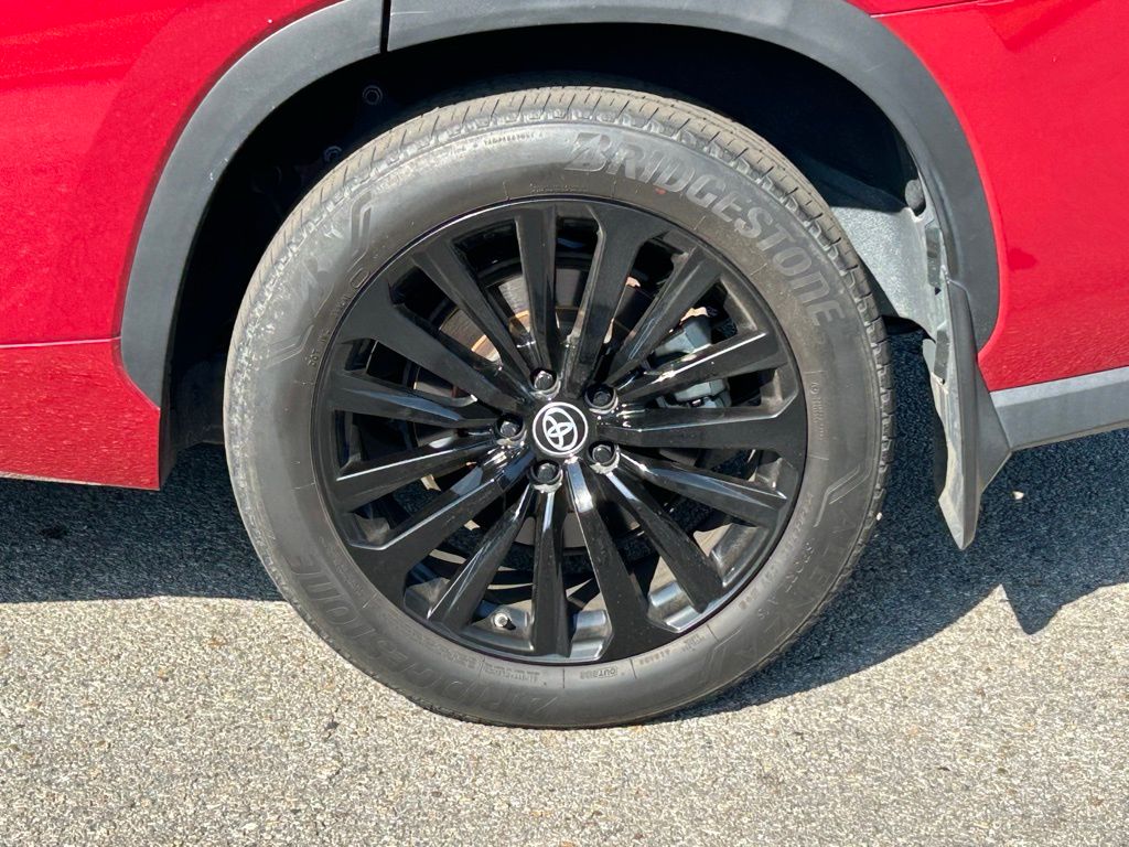 Thumbnail: 2023 Toyota Highlander - 8