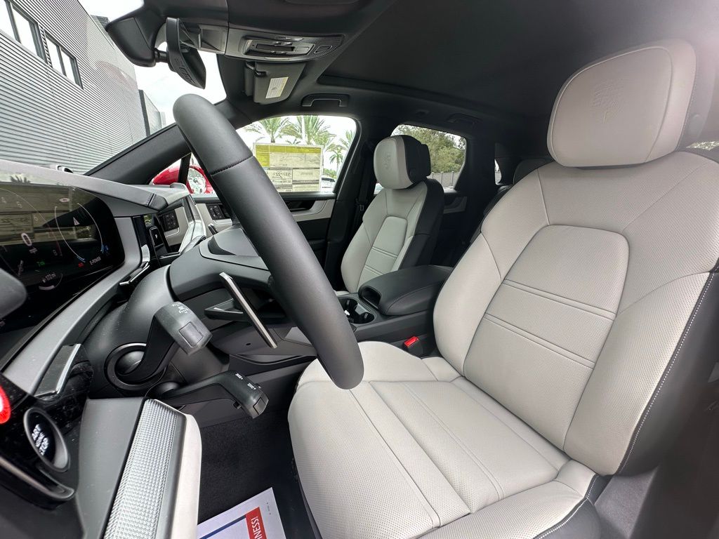 Thumbnail: 2025 Porsche Cayenne - 5