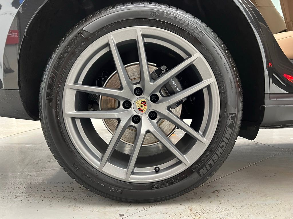 Thumbnail: 2026 Porsche Macan - 27