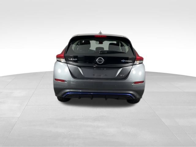 2022 Gun Metallic Nissan Leaf SV FWD Hatchback