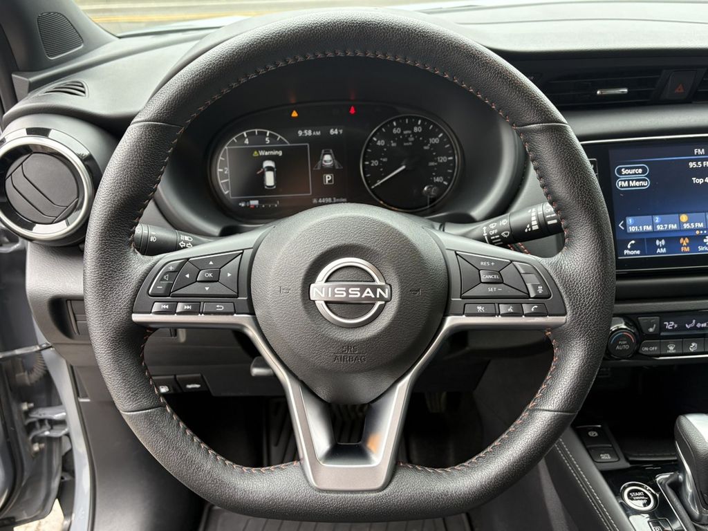 2023 Nissan Kicks SR