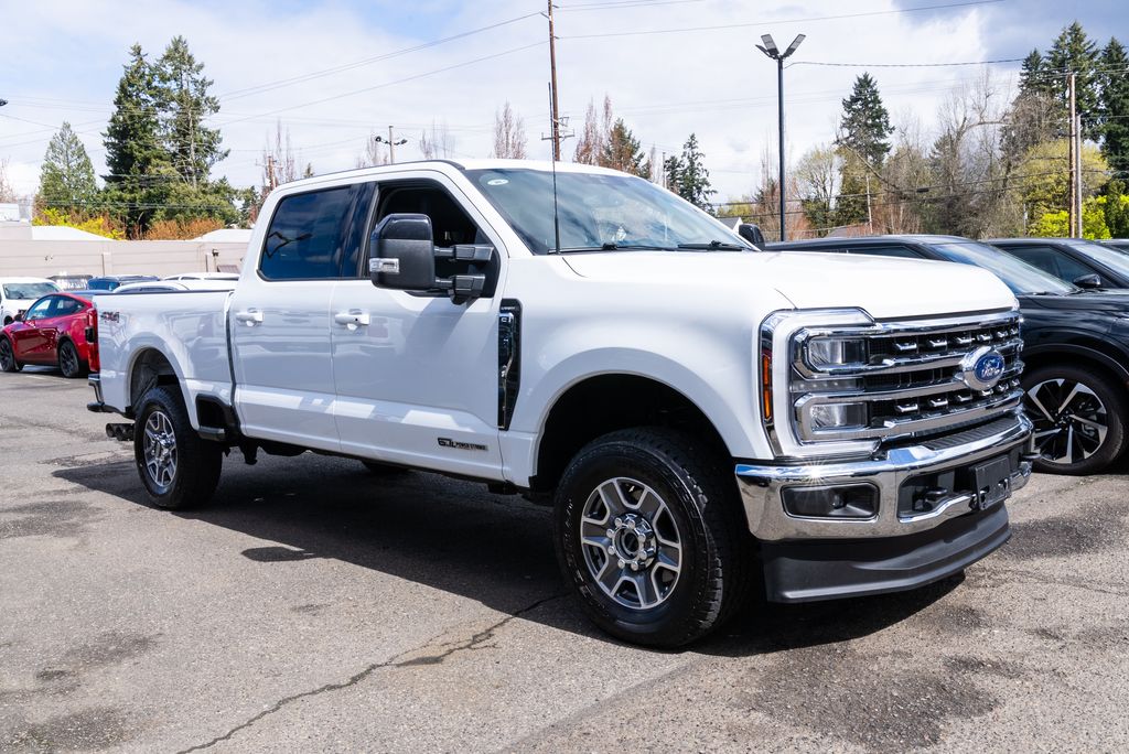 Oxford White 2024 Ford F-250 Super Duty Lariat Crew Cab 4WD Pickup Truck Four-Wheel Drive Automatic