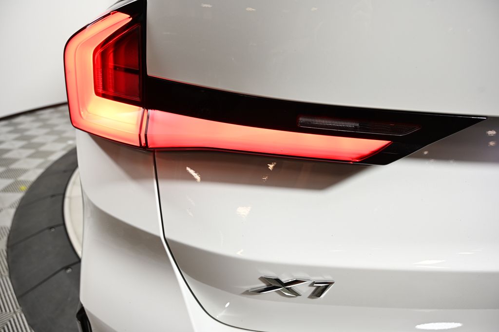 Thumbnail: 2025 BMW X1 - 11