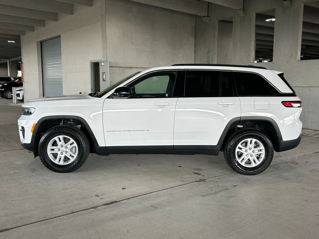 Used 2025 Bright White Clearcoat Jeep Laredo image 2