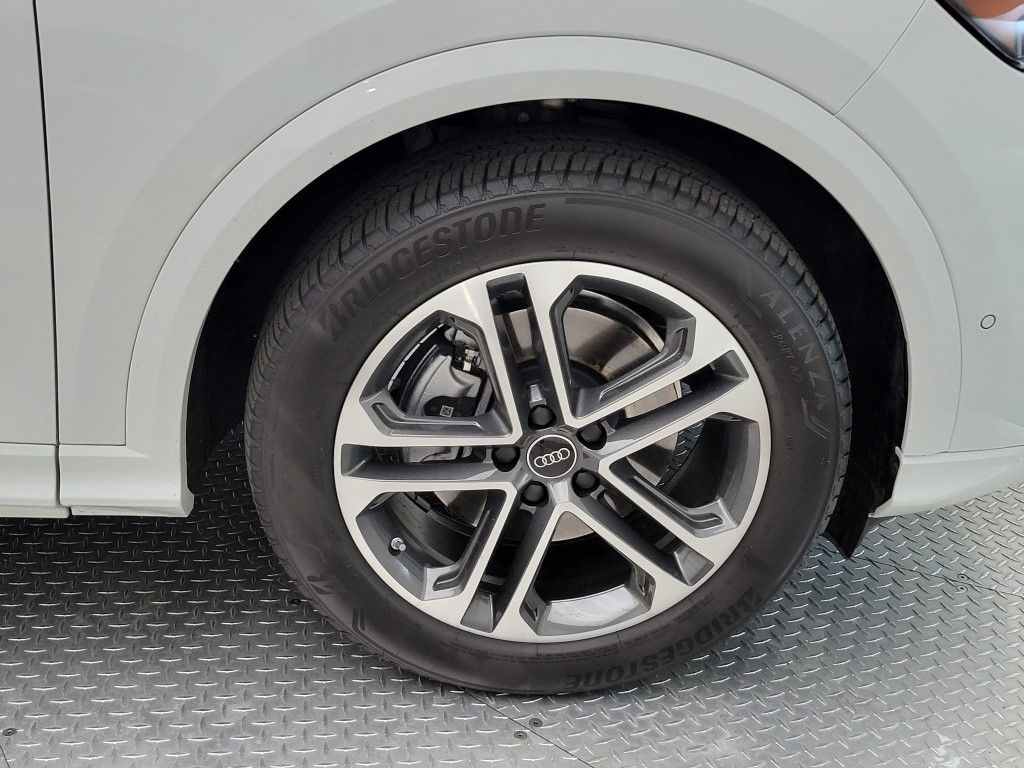 Thumbnail: 2025 Audi Q5 - 13