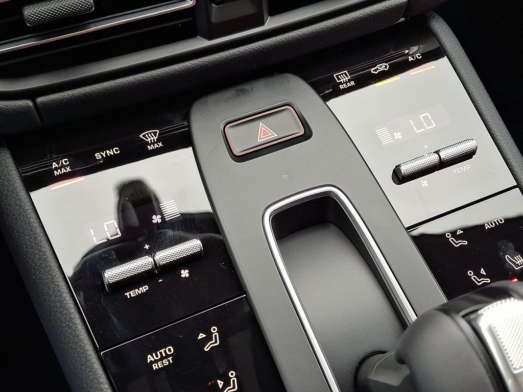Thumbnail: 2025 Porsche Macan - 18