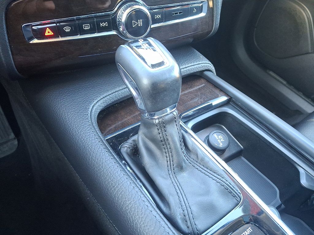 Thumbnail: 2016 Volvo XC90 - 16