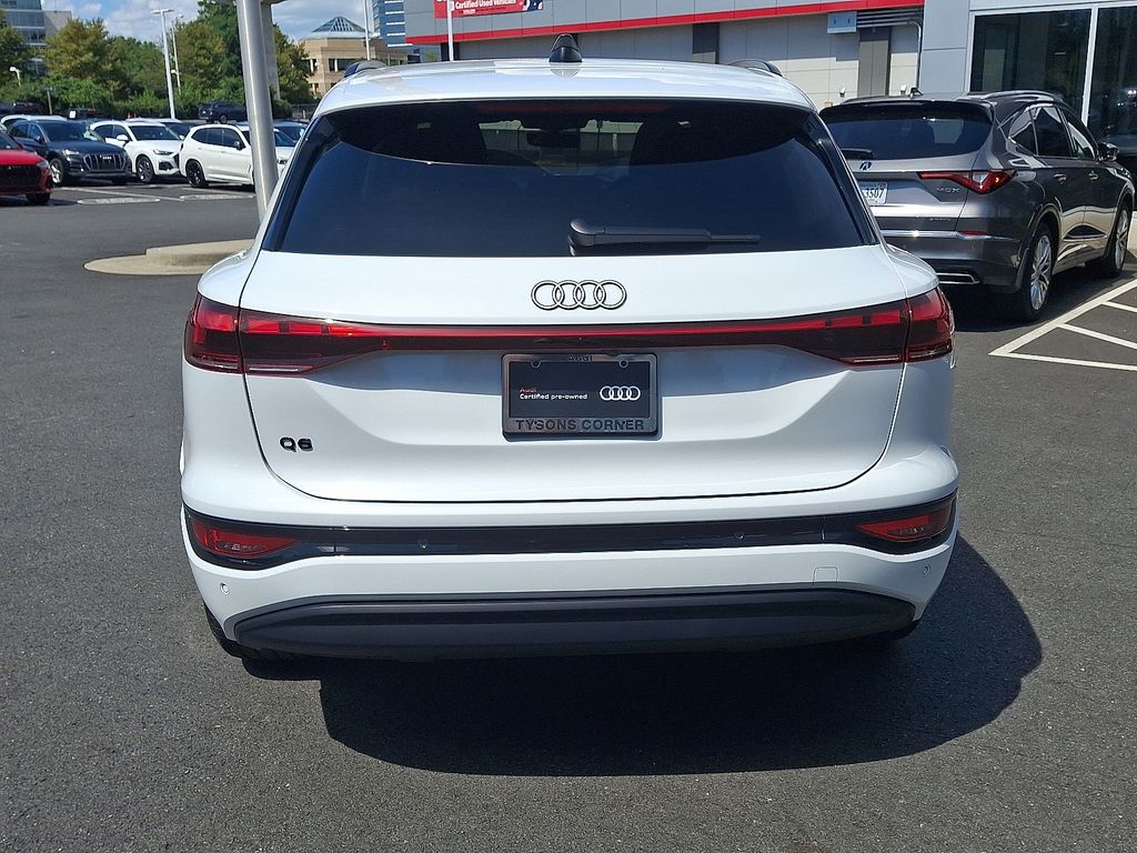 Thumbnail: 2025 Audi Q6 e-tron - 5
