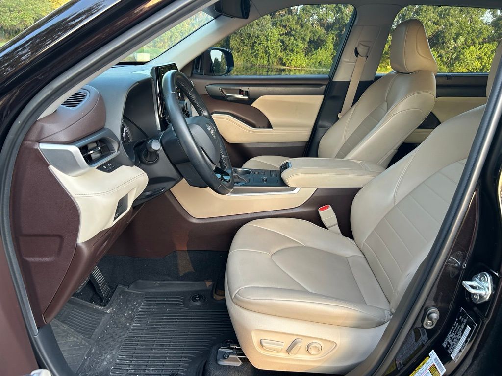 2021 Toyota Highlander XLE 15