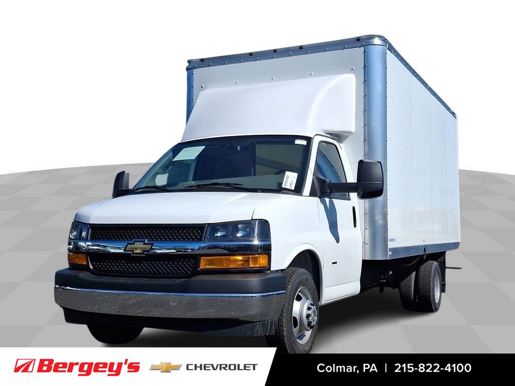 Summit White 2025 Chevrolet Express Chassis Van Rear-Wheel Drive 8-Speed Automatic