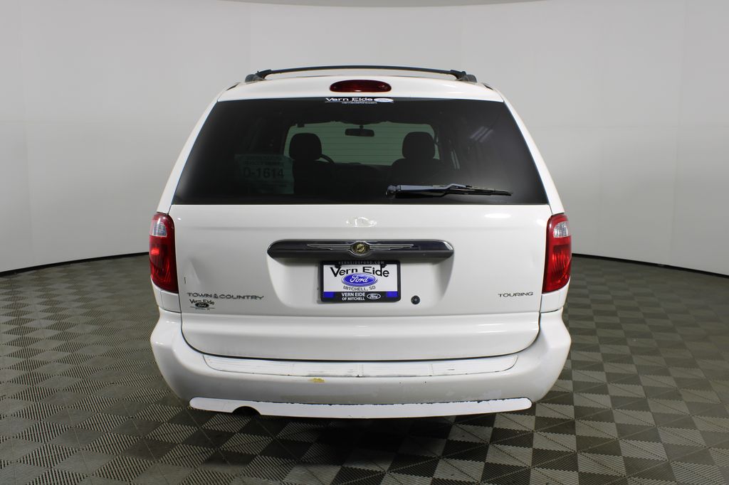 Used 2006 Chrysler Town & Country for sale in 