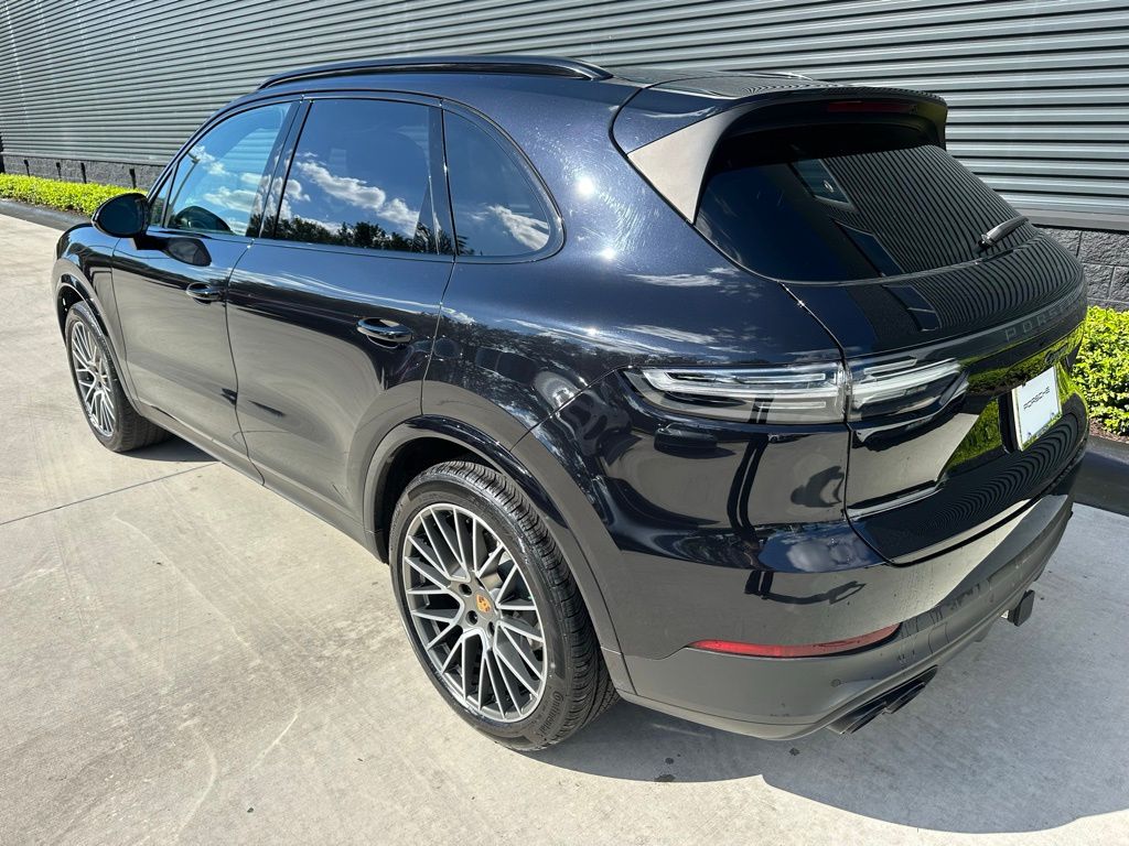 Thumbnail: 2022 Porsche Cayenne - 3