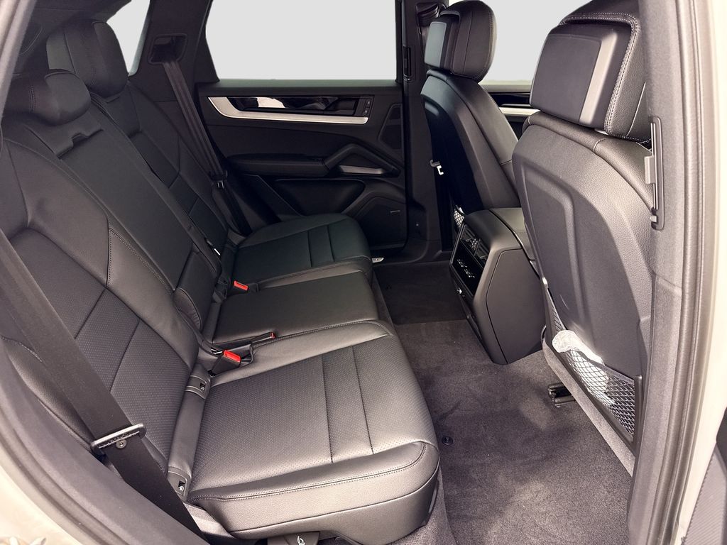 Thumbnail: 2026 Porsche Cayenne - 23