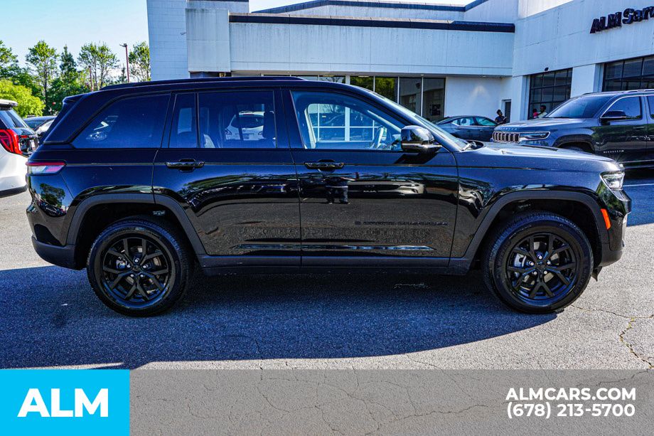 Used 2025 Black Jeep Altitude image 9