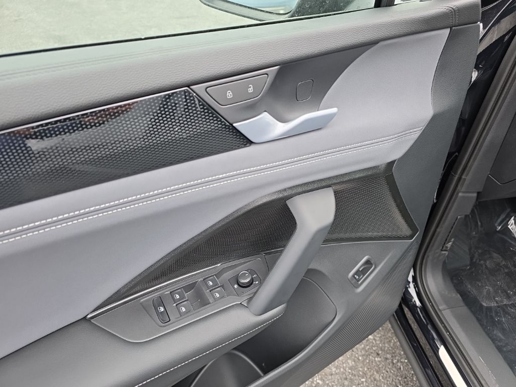 2026 Volkswagen Tiguan 2.0T SE - 9