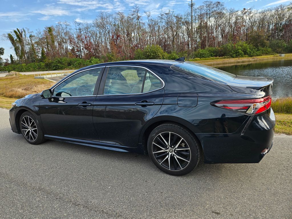 2021 Toyota Camry SE 3