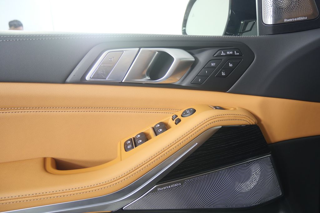 Thumbnail: 2027 BMW X7 - 8