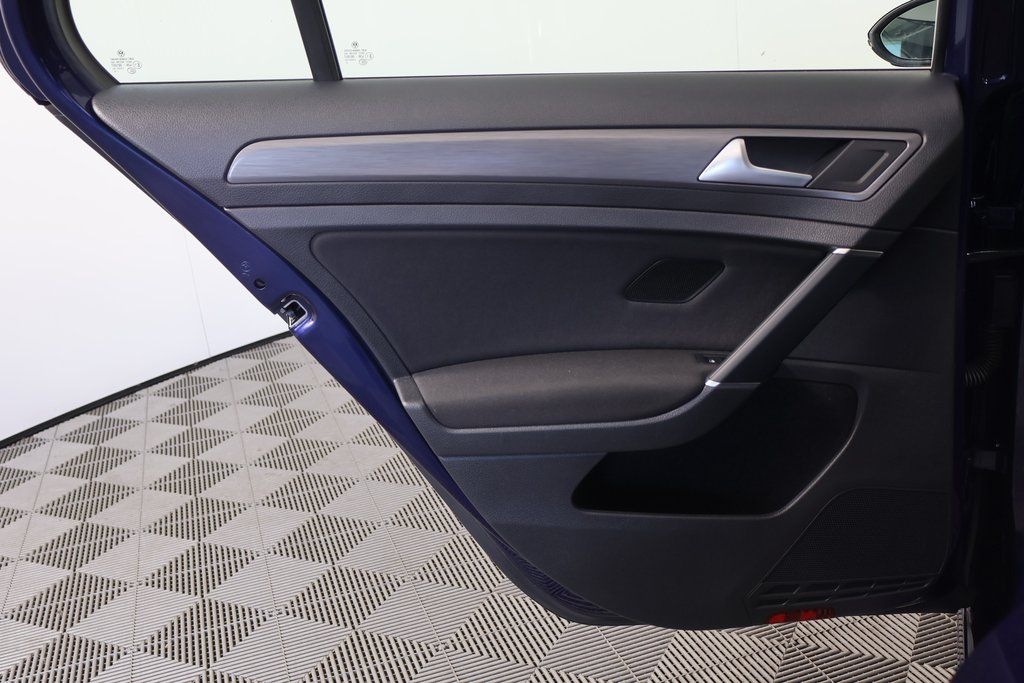 Thumbnail: 2019 Volkswagen e-Golf - 13