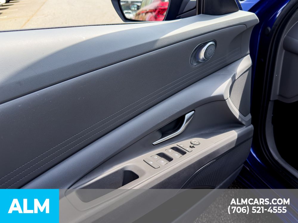 2024 Hyundai Elantra SE - Photo 11