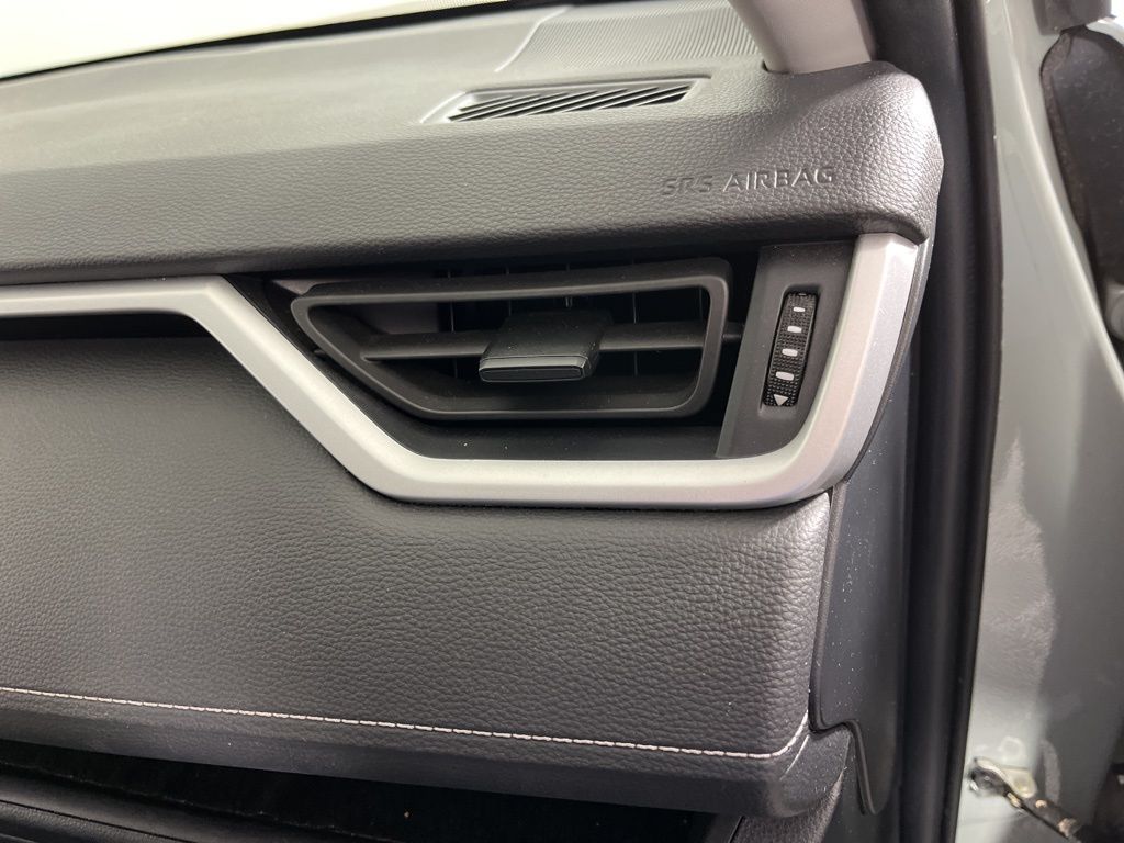 Thumbnail: 2020 Toyota RAV4 - 21