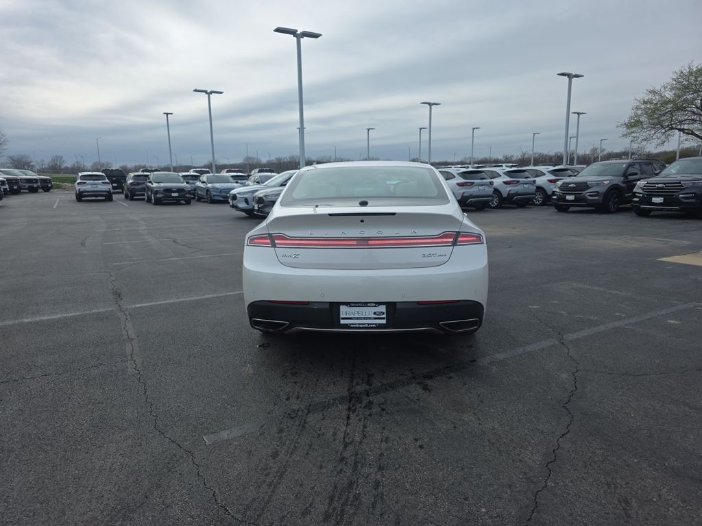 Used 2018 White Lincoln Select image 9