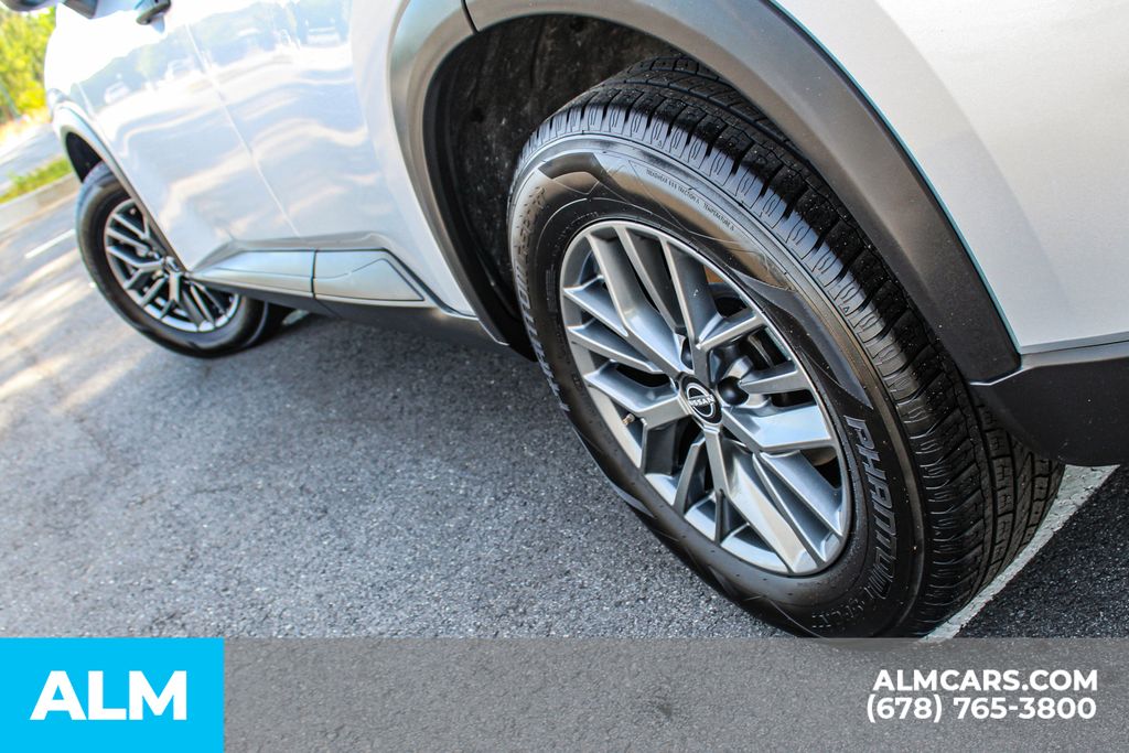 Used 2024 Silver Nissan S image 15