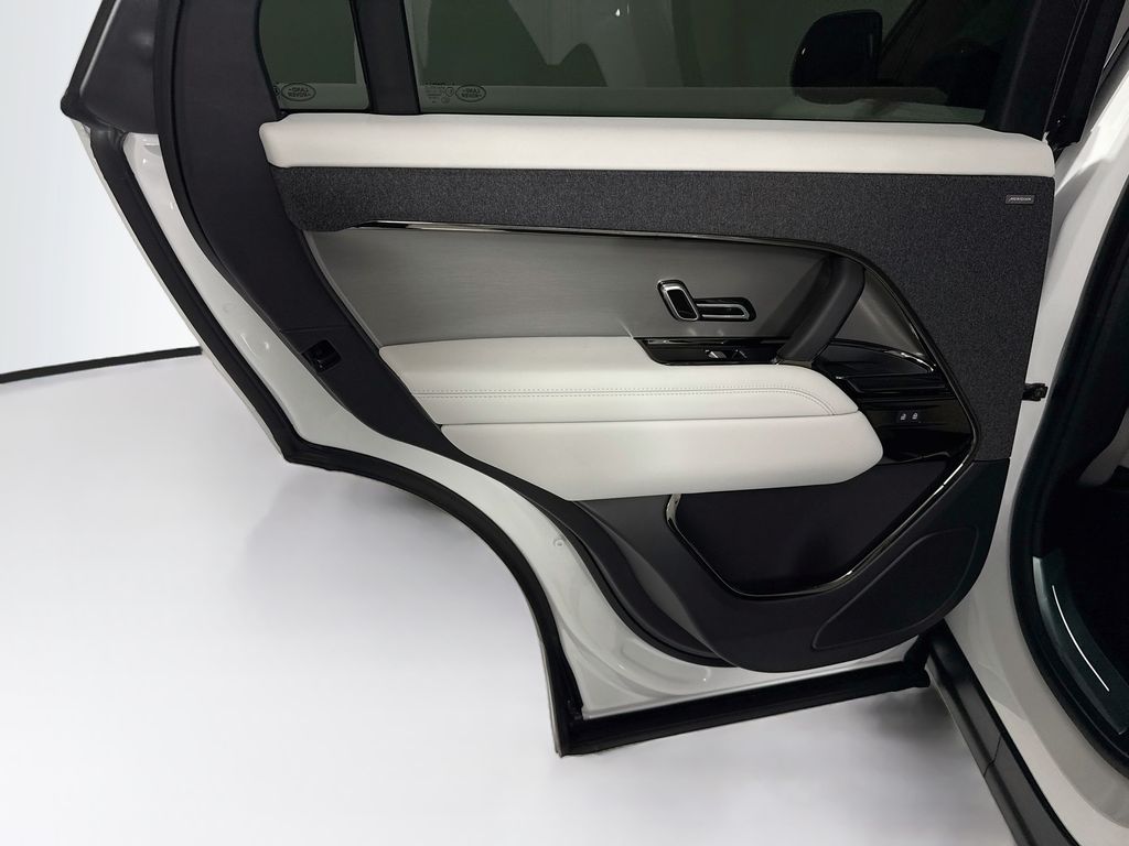 Thumbnail: 2026 Land Rover Range Rover Sport - 27