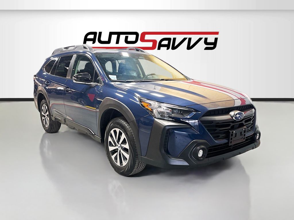 2025 Subaru Outback Premium's photo