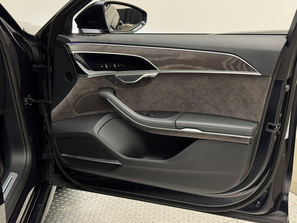 Thumbnail: 2021 Audi A8 - 21