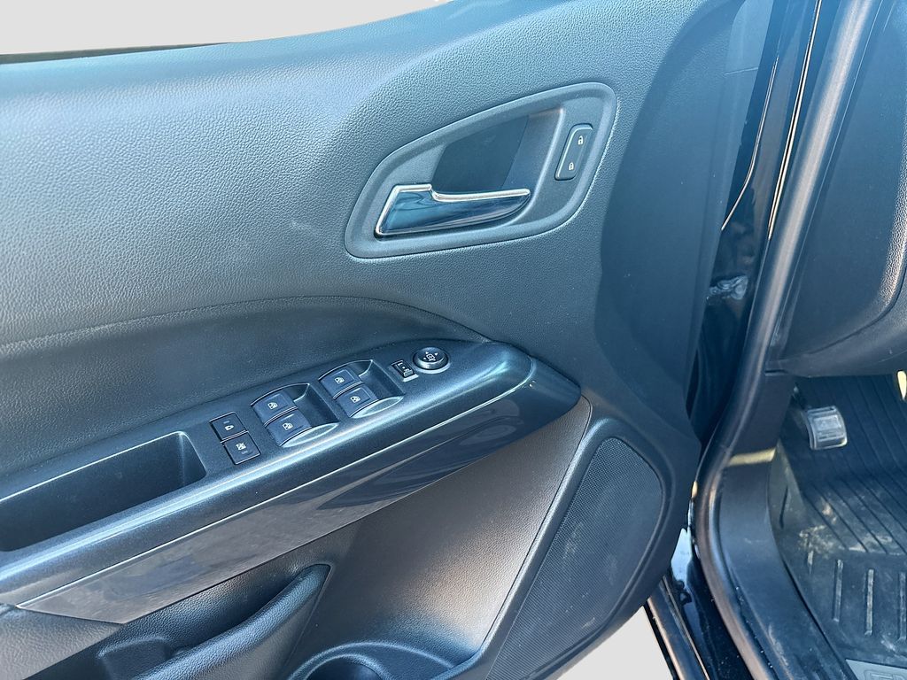 Used 2022 Black GMC AT4 w/Leather image 18