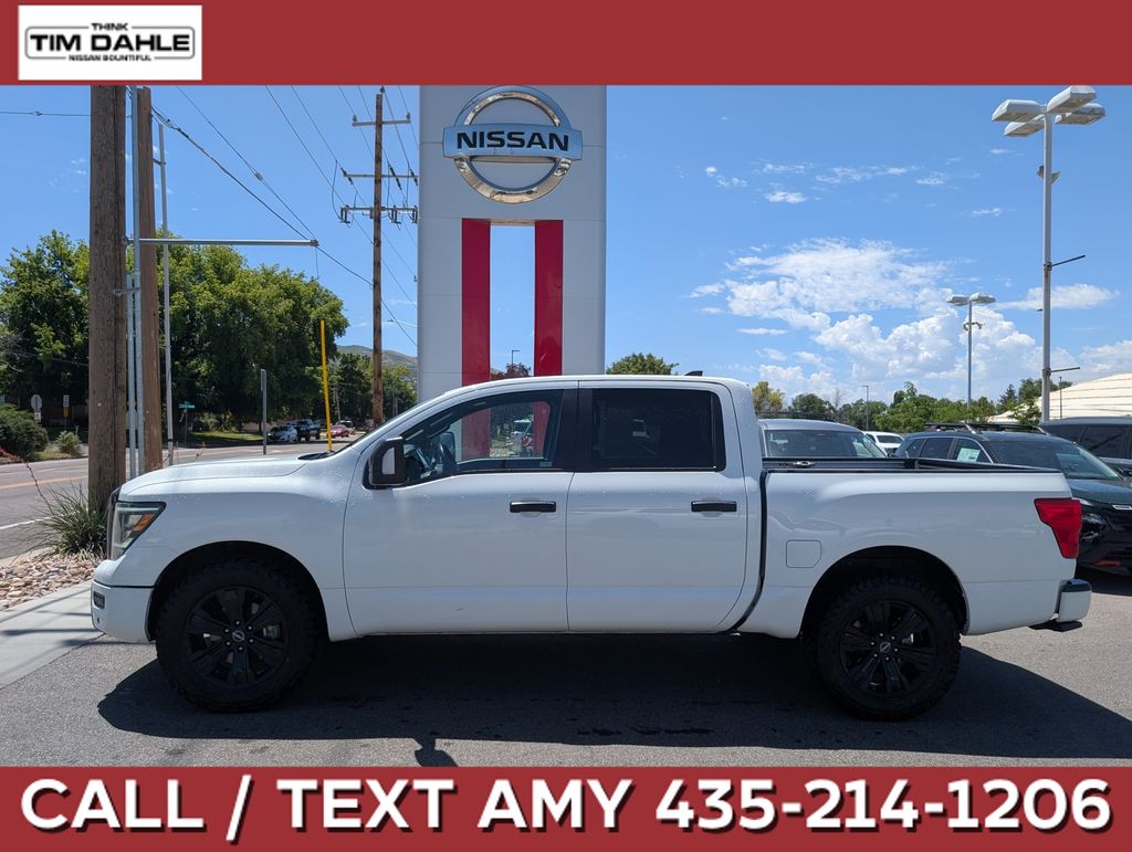 2023 Nissan Titan SV Crew Cab 4WD