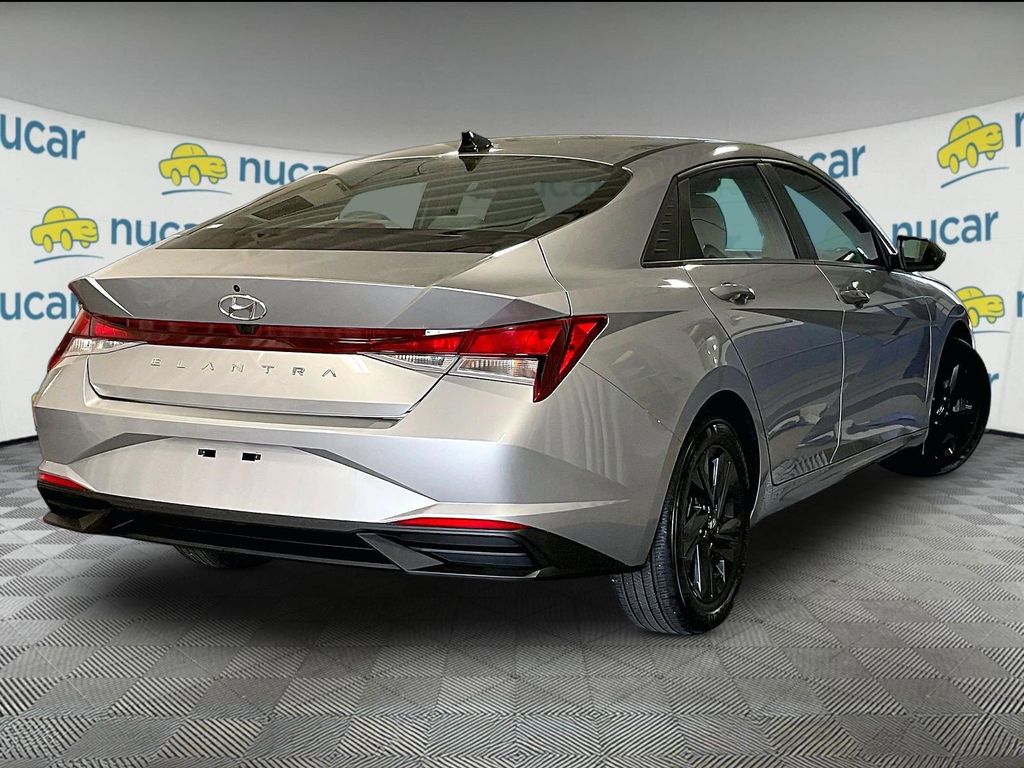 2023 Hyundai Elantra — photo 6