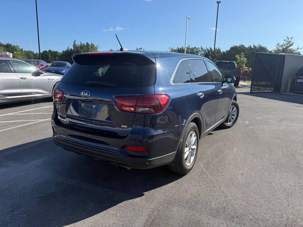 Thumbnail: 2019 Kia Sorento - 4